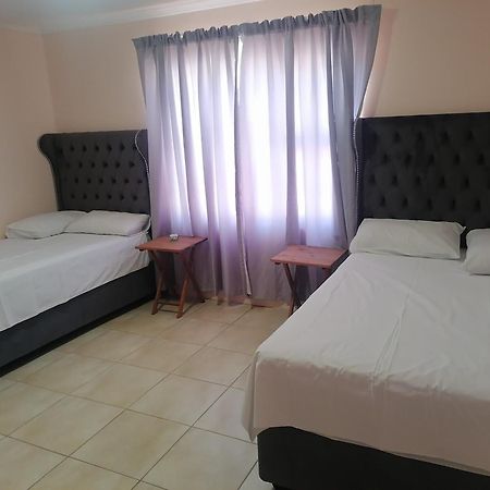 Jjp Self Catering - Three Bedroom House Lüderitz Exterior foto
