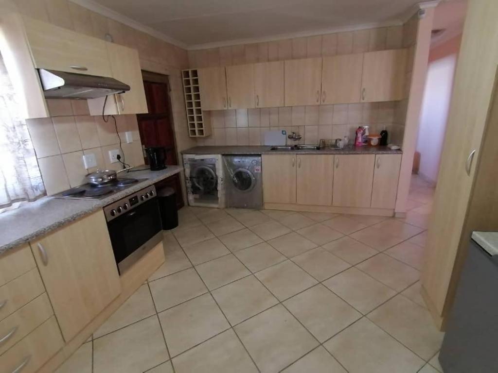 Jjp Self Catering - Three Bedroom House Lüderitz Exterior foto