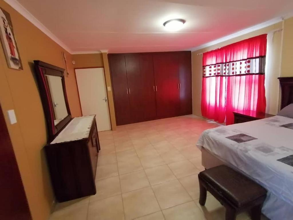 Jjp Self Catering - Three Bedroom House Lüderitz Exterior foto